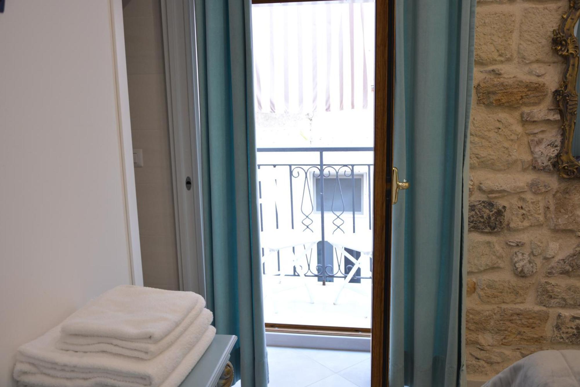 Hotel Dimora Del Carmine à Bari Extérieur photo